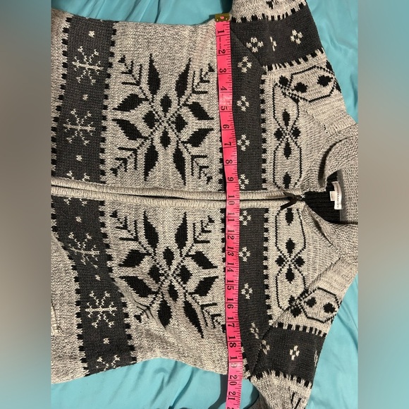 Cozy Grey Wool Zipper Patterned Sweater Medium - Picture 4 of 5